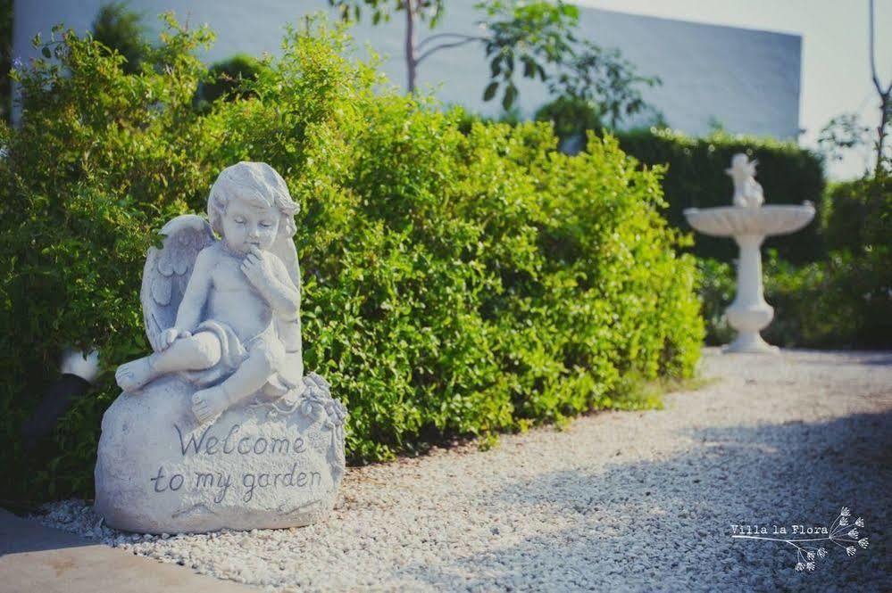 Villa La Flora Kanchanaburi Bagian luar foto