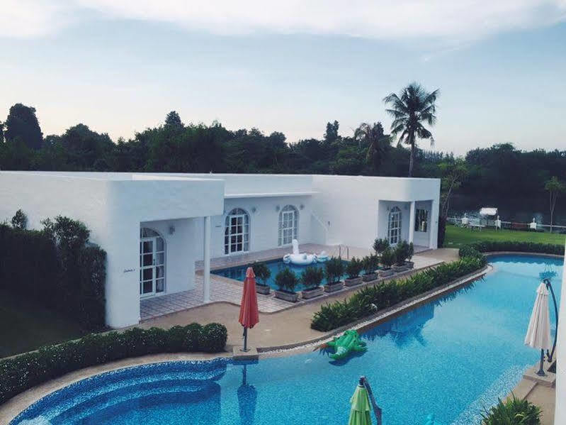 Villa La Flora Kanchanaburi Bagian luar foto